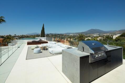  ROOF TERRACE