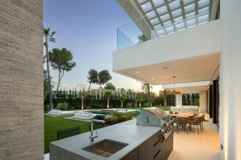 OUTDOOR KITCHEN