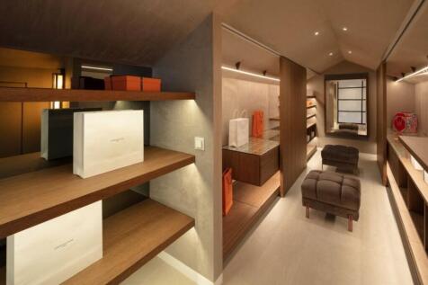 DRESSING ROOM