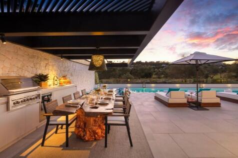 TOUTDOOR KITCHEN