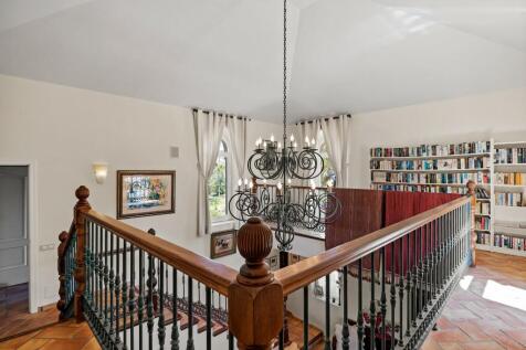 INTERIOR STAIRS