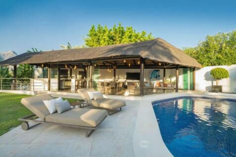 POOL DECK