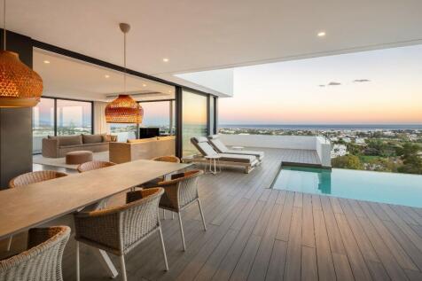 POOL DECK