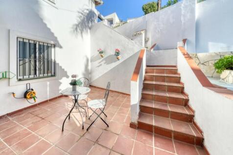 FRONT TERRACE