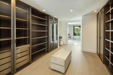 WALKIN WARDROBE