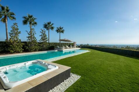 GARDEN AND POOL