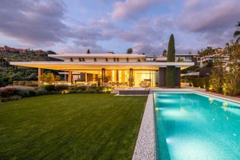 GARDEN AND POOL