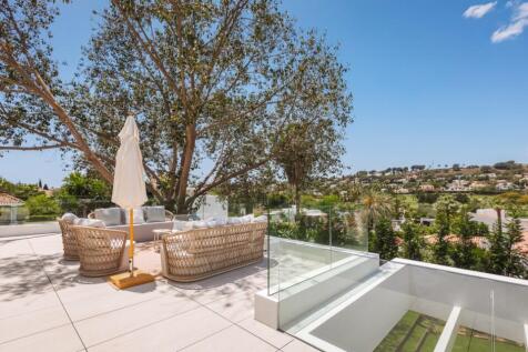 ROOF TERRACE