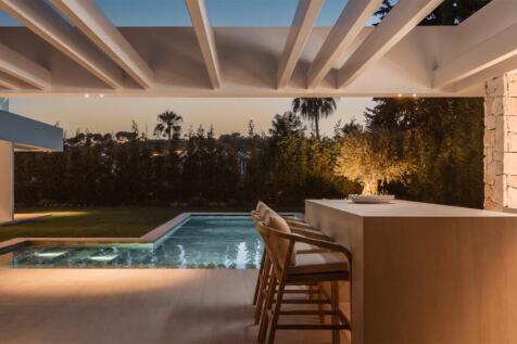 OUTDOOR KITCHEN