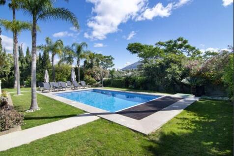 GARDEN AND POOL