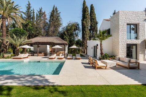 GARDEN AND POOL