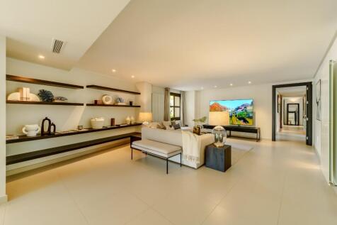  TV ROOM