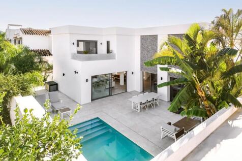 SWMMING POOL