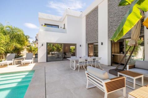 POOL DECK