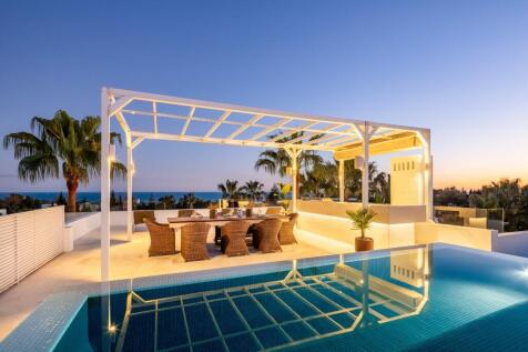 PLUNGE POOL