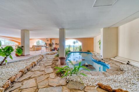 INDOOR POND