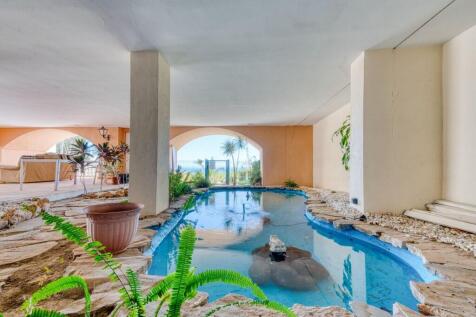 INDOOR POND