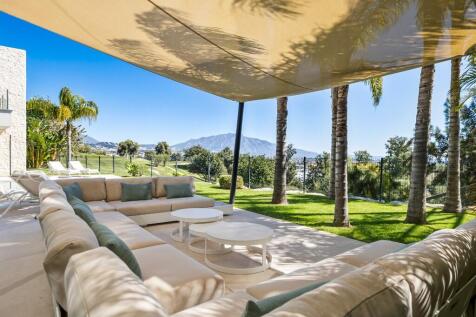 OUTDOOR SITING AREA