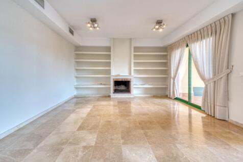LOUNGE AND FIREPLACE