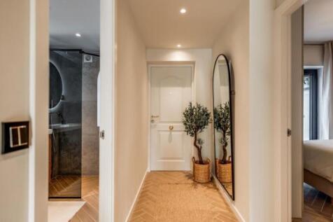 UPPER FLOOR HALLWAY