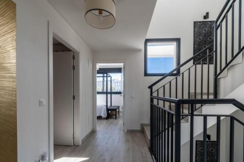 FIRST FLOOR HALLWAY