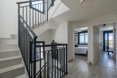 FIRST FLOOR HALLWAY