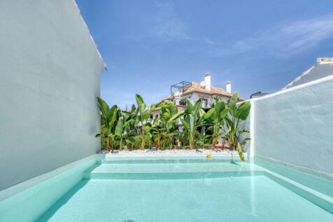 PLUNGE POOL