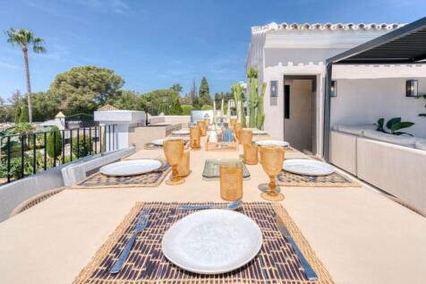 OUTDOOR DINING AREA
