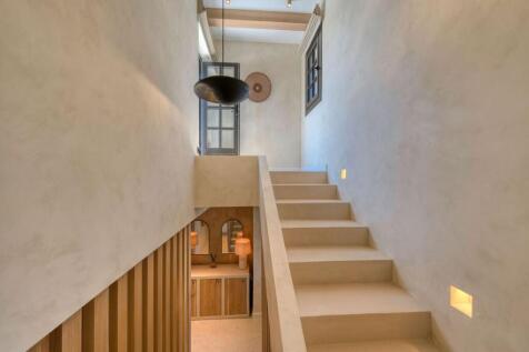 INTERIOR STAIRS