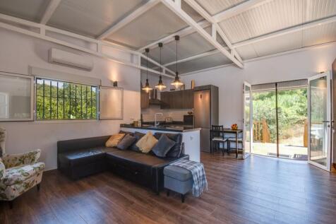 GUEST HOUSE LOUNGE