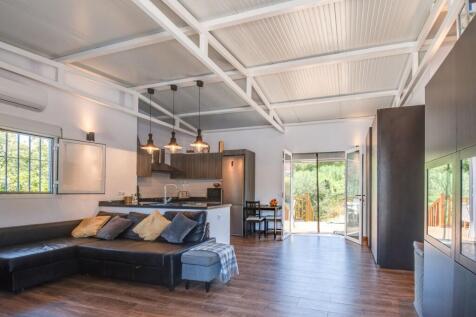 GUEST HOUSE LOUNGE