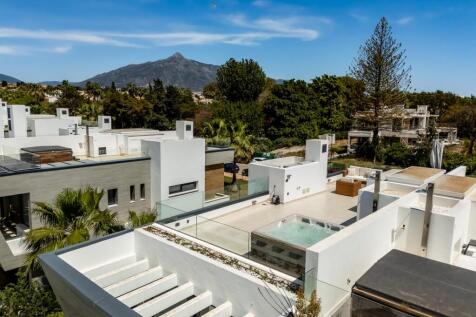 ROOF TERRACE