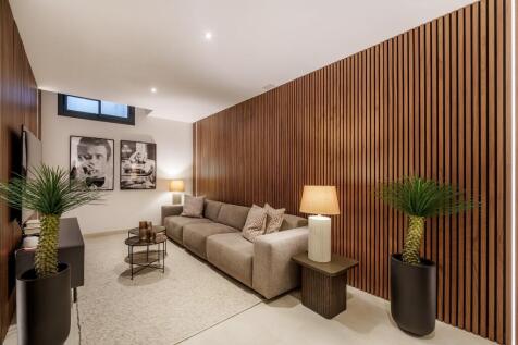 TV LOUNGE