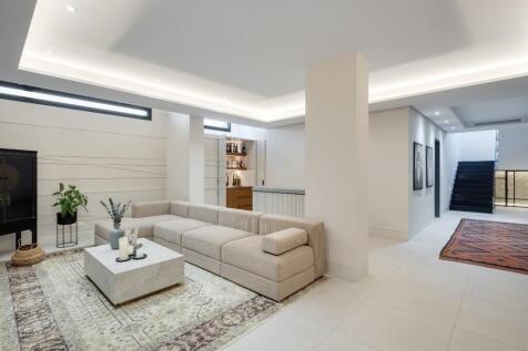 TV LOUNGE
