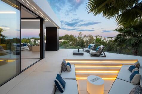 SUNKEN CHILLOUT AREA