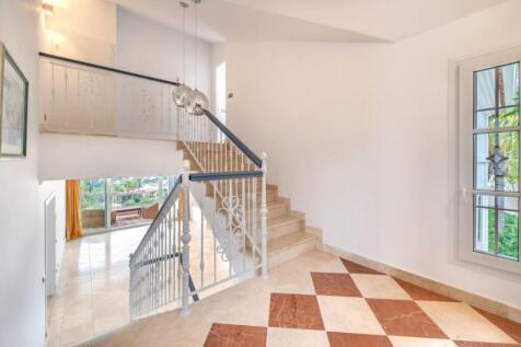 INTERIOR STAIRS