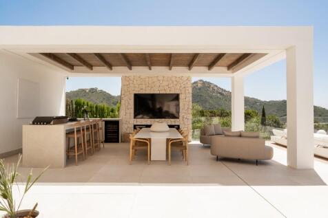 OUTDOOR KITCHEN