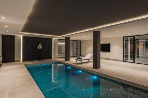INDOOR SWIMMING POOL