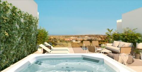 Jacuzzi and terrace