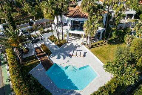 GARDEN AND POOL