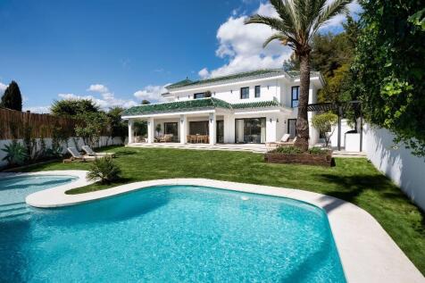 GARDEN AND POOL