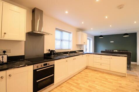 Kitchen / Dining Area