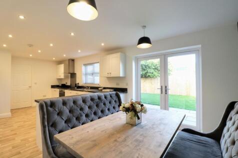 Kitchen / Dining Area