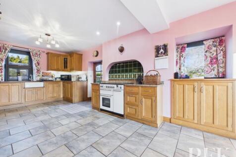 Kitchen / Dining