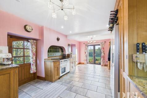 Kitchen / Dining