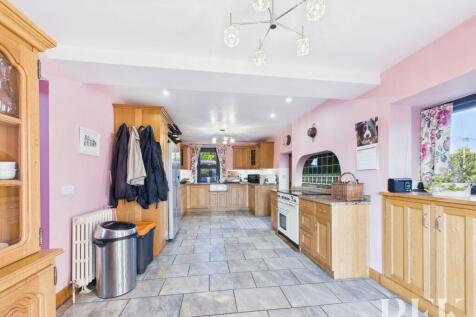Kitchen / Dining