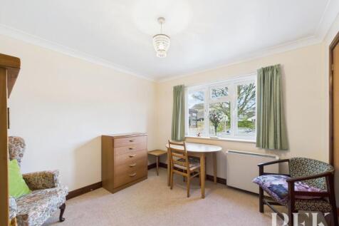 Bedroom 2/Dining Room