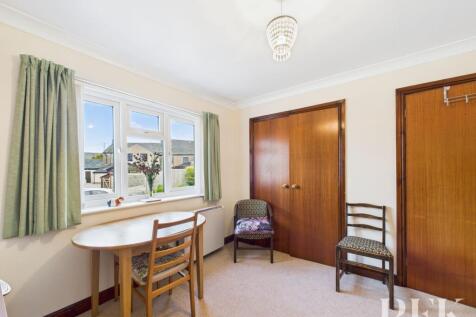 Bedroom 2/Dining Room