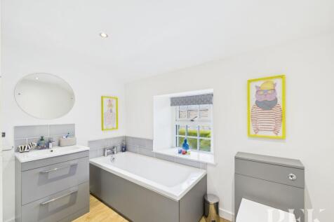 Family Bathroom 2