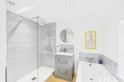Family Bathroom 2